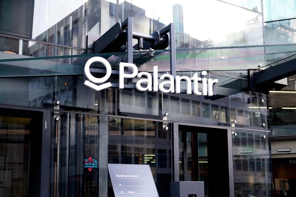 股价飙涨1400%，市盈率高达531倍：Palantir是AI军工黄金股还是高估泡沫？